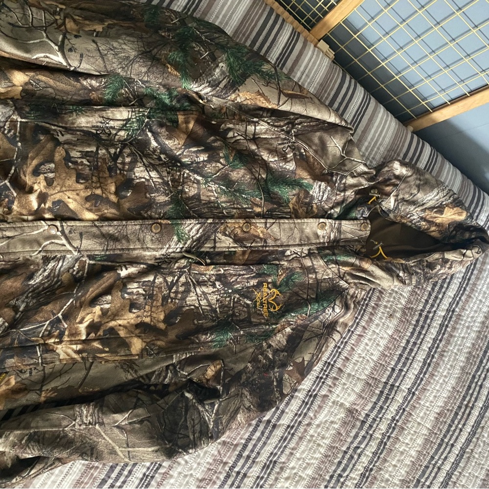 in VERY good condition! never really worn it, it’s always stayed in the closet